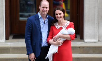 Primele imagini cu bebeluşul regal. Kate Middleton şi prinţul William l-au prezentat lumii, la ieşirea din spital