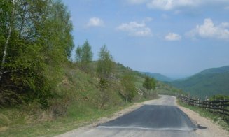Lucrări de reabilitare pe un drum turistic din Apuseni. Se pregăteşte "terenul" pentru Transilvania Rally