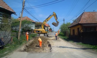 Lucrări de întreţinere pe un drum către Munţii Apuseni. Sectorul vizat are o lungime de 5,7 kilometri