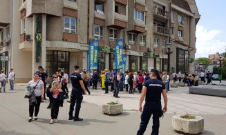Angajaţii din Sănătate, protest în faţa Prefecturii Cluj