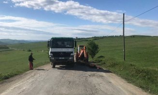 Drumul judeţean care leagă Câmpia Turzii de Mociu scapă de gropi şi denivelări