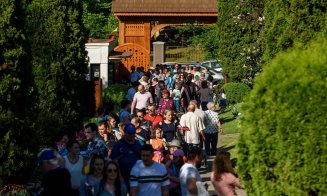 Sute de clujeni şi-au petrecut duminica în Grădina Botanică. Intrarea a fost gratuită pentru cei ce aveau la ei o carte