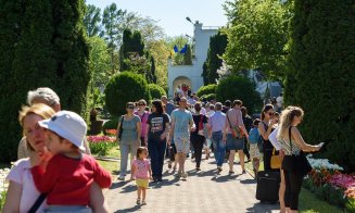 Sute de clujeni şi-au petrecut duminica în Grădina Botanică. Intrarea a fost gratuită pentru cei ce aveau la ei o carte