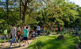Sute de clujeni şi-au petrecut duminica în Grădina Botanică. Intrarea a fost gratuită pentru cei ce aveau la ei o carte