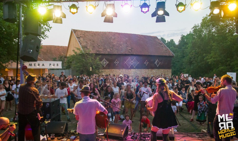 Festival în şură, la Cluj, cu artişti din Mexic, Anglia şi Ungaria