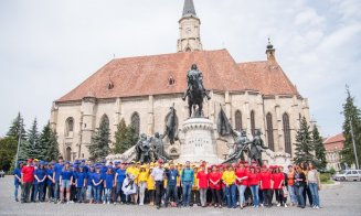 Flashmob inedit! Elevii unui liceu din Cluj au reprodus sigla oficială a Centenarului