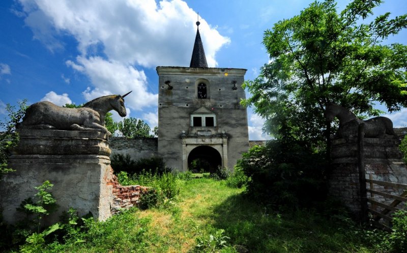 Picnic de familie cu bunătăţuri aduse de acasă la două castele din Cluj