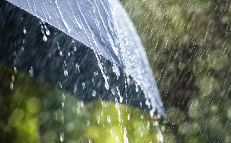 Cod galben de ploi la Cluj! Precipitaţiile pot depăşi 60 l/mp