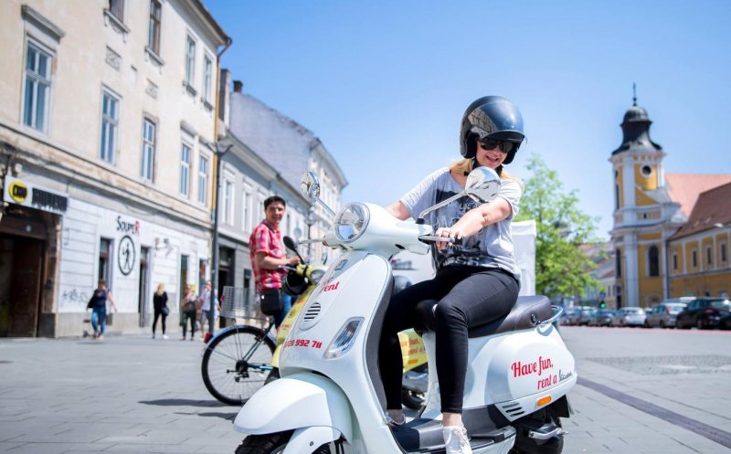 Turism pe două roţi la Cluj, cu simbolul stilului de viaţă italian