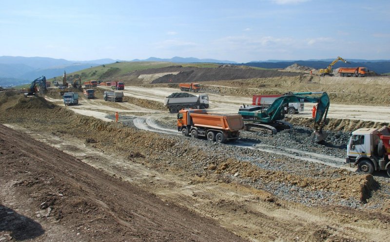 Ministrul Transporturilor, pesimist în privinţa autostrăzilor: Nu pot fi gata la timp cu 100 de muncitori şi 70 de utilaje