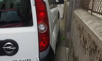 O dubă de la Festivalul Culinar Zilele Clujului a blocat intervenţia unei salvări: "Un om a făcut infarct şi medicul a trebuit să sară gardul&quo