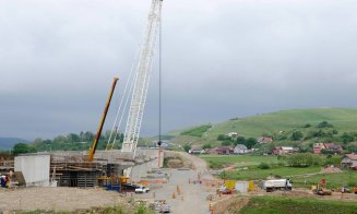 Spectaculos! "Monstrul" de 600 tone se pregăteşe de instalarea grinzilor peste Someş