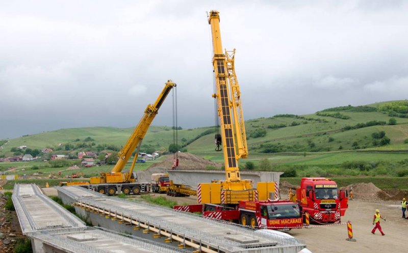 Spectaculos! "Monstrul" de 600 tone se pregăteşte de instalarea grinzilor peste Someş