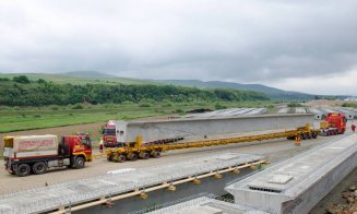 Spectaculos! "Monstrul" de 600 tone se pregăteşe de instalarea grinzilor peste Someş
