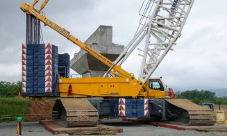 Spectaculos! "Monstrul" de 600 tone se pregăteşe de instalarea grinzilor peste Someş