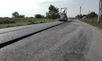 Se toarnă asfalt pe drumul spre Cheile Turzii. Lucrările, pe un sector de aproape 4km