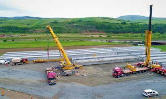 Imagini spectaculoase, din dronă, cu instalarea grinzilor pe podul Gilău. Cât vor dura lucrările