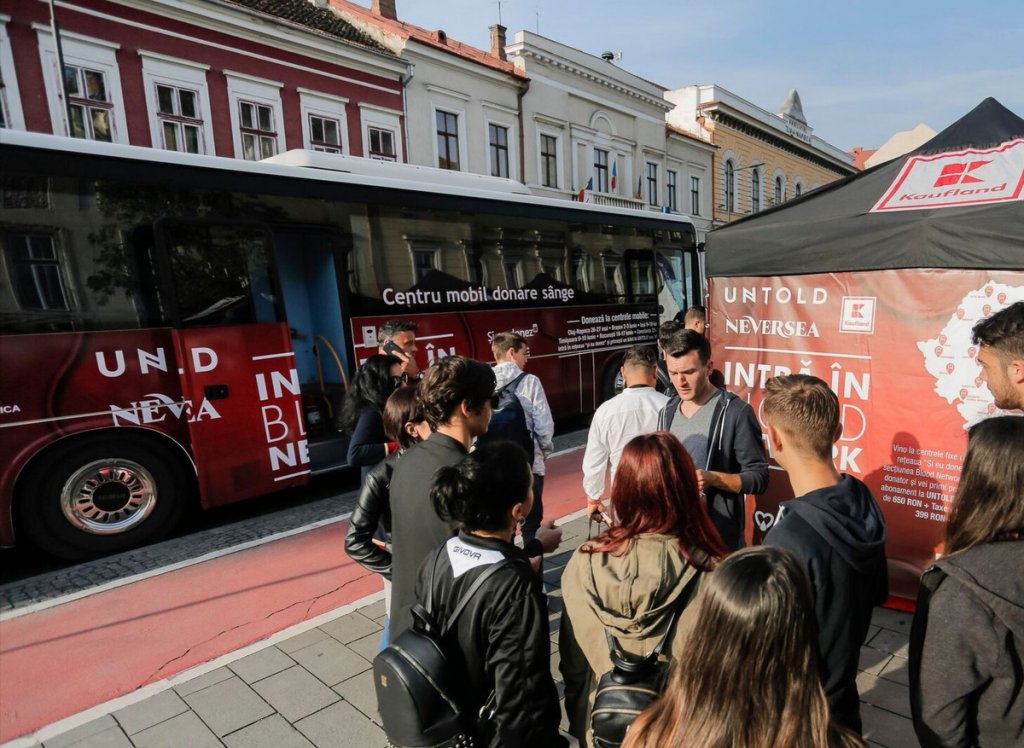 Gest umanitar contra bilete gratuite la Untold sau Neversea