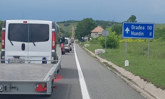Un șofer a adormit la volan și s-a izbit de o autoutilitară, pe drumul Cluj - Oradea