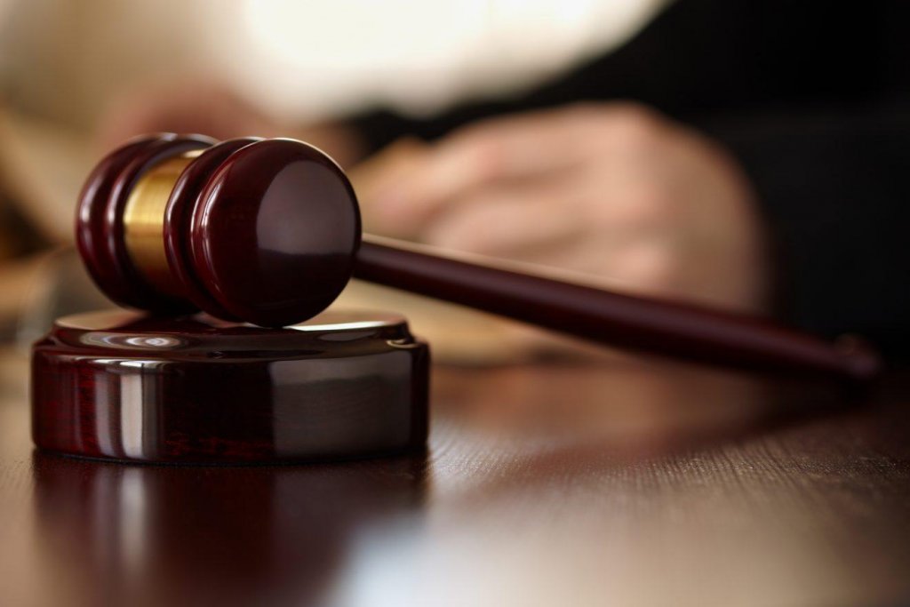 CCR a admis sesizările ÎCCJ şi PNL asupra Legii privind executarea alternativă, la domiciliu, a pedepselor