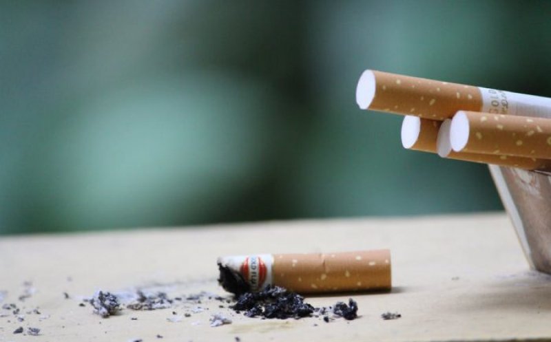 Românii mor pe capete din cauza fumatului. Unul din trei tineri cu vârsta de peste 15 ani este fumător