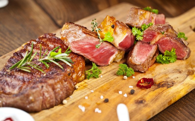 Dieta proteică. Slăbeşti mâncând carne
