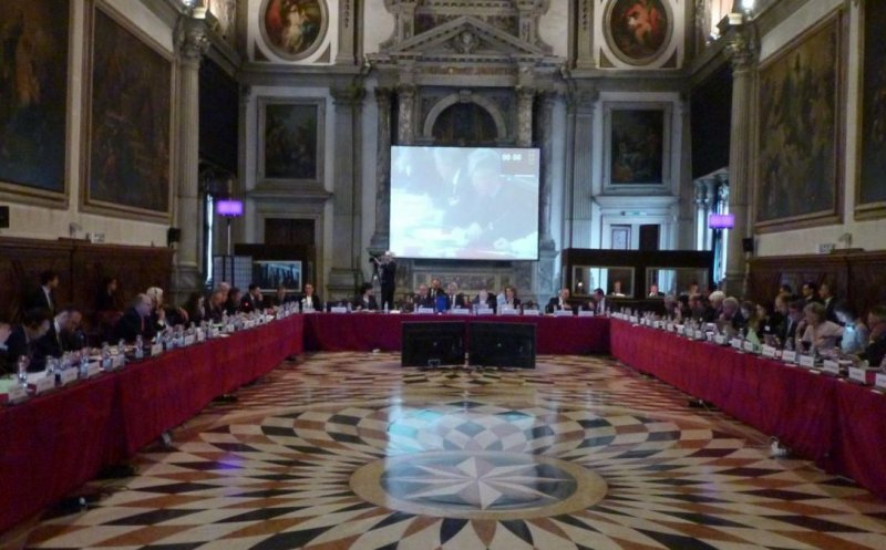 Comisia de la Veneţia trimite o delegaţie în România pentru a analiza Legile Justiţiei