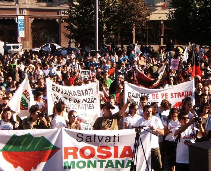Protest în centrul Clujului: "Salvaţi Roşia Montană - Roşia Montană în UNESCO"