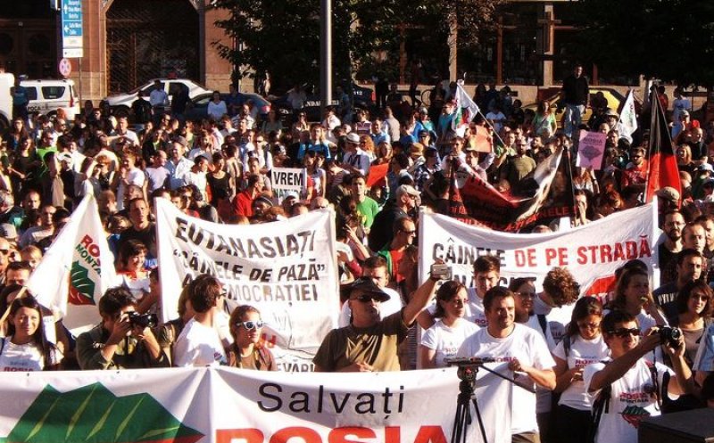 Protest în centrul Clujului: "Salvaţi Roşia Montană - Roşia Montană în UNESCO"
