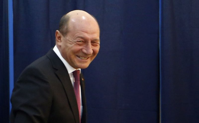 Replică dură a lui Băsescu pentru Dragnea. "I-a lins cu sârg pe toţi şefii instituţiilor statului paralel”