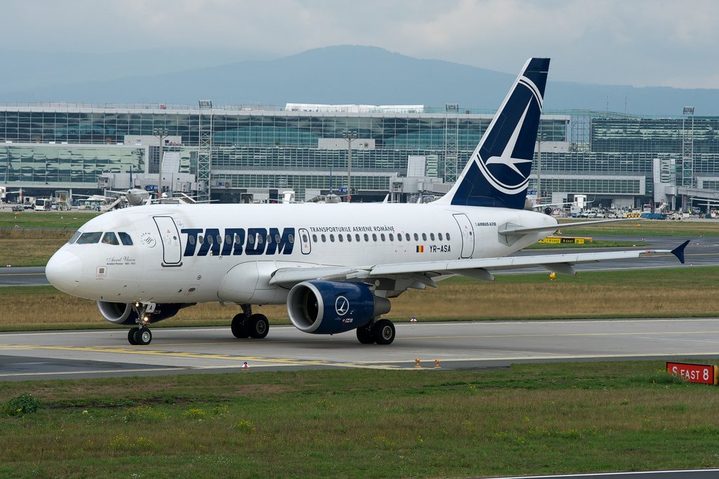 Ineficiență la TAROM. Au avioanele de Cluj pline, dar mici