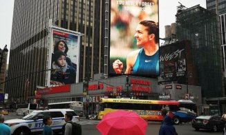 Nike a pus imaginea Simonei Halep pe o clădire din centrul New York-ului
