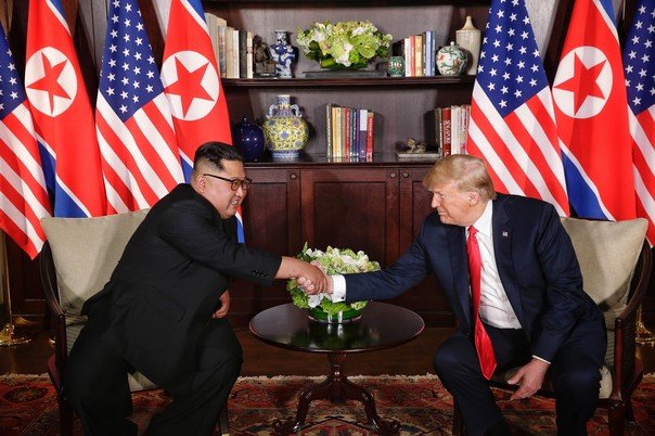 Summit istoric. Donald Trump-Kim şi Jong-un au dat mâna în Singapore
