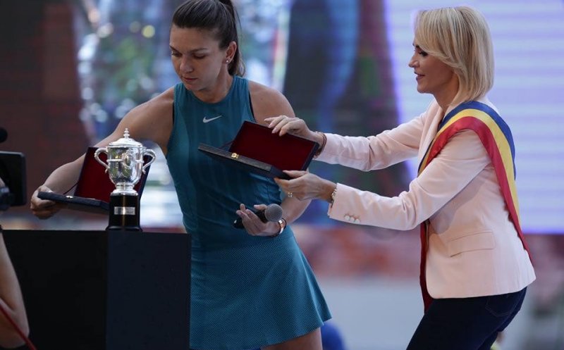 Rareş Bogdan, despre huiduielile primite de Firea la ceremonia lui Halep: "Pe simboluri nu te poți cățăra, Elena Udrea a pățit exact la fel acum 7 ani"