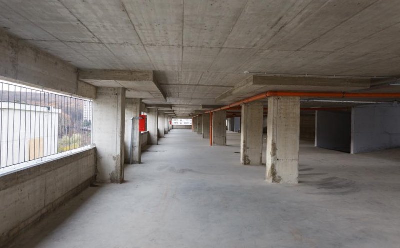 Poftiţi în parcare! S-a deschis un garaj supraetajat, la Cluj