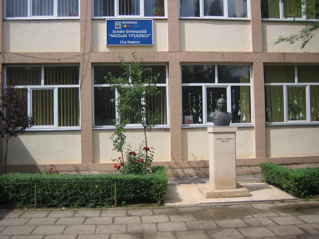 Două milioane de euro pentru micile proiecte. Boc: ”Tonul se dă de la Cluj”