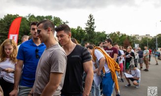 Bilete gratis la Untold și Neversea dacă donezi sânge. Studenţii vin în număr mare să doneze sânge în Parcul Herăstrău