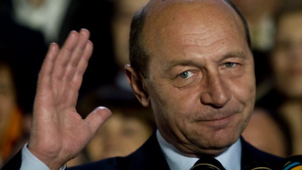 Traian Băsescu a primit, sâmbătă, titlul de preşedinte de onoare al PMP