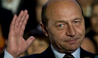 Traian Băsescu a primit, sâmbătă, titlul de preşedinte de onoare al PMP