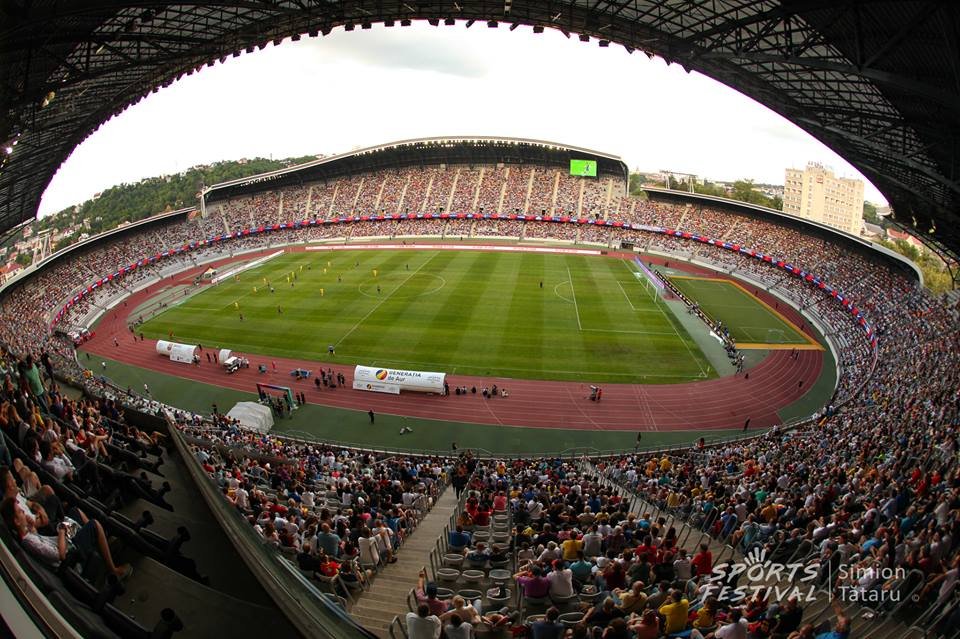 Spectacol pe Cluj Arena. Nume mari ale fotbalului mondial au făcut show în fața a 25.000 de spectatori