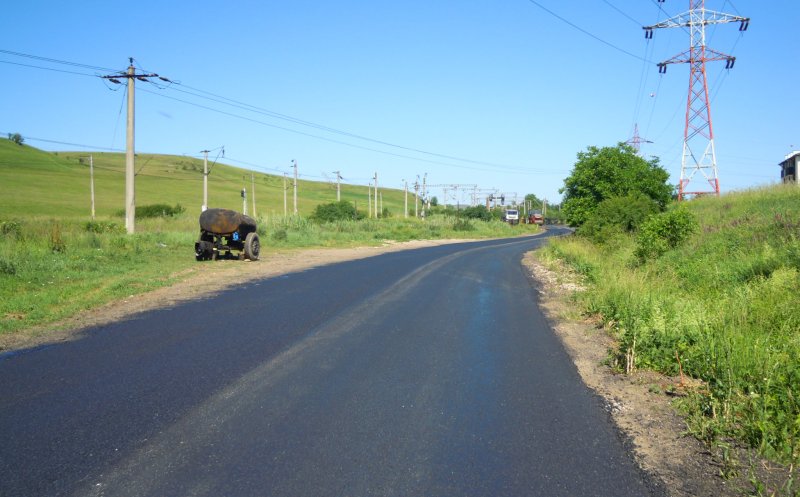 Au fost finalizare lucrările de asfaltare pe drumul spre Băile Cojocna