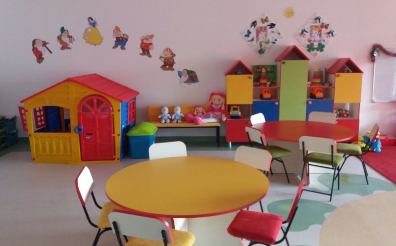 Cum vrea să rezolve Primăria Cluj problema celor 900 de copii rămaşi fără loc în creşe