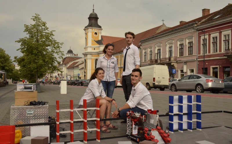 Jurnal TRX | Roboţelul de la Cluj a trecut oceanul. Mai sunt câteva zile până la competiţie