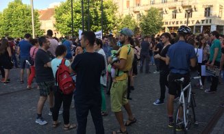 Clujenii au ieșit din nou în stradă: ”Ultima soluție, încă o revoluție”