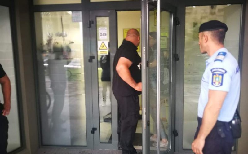 Încă un jaf la o bancă din Cluj! A ameninţat cu pistolul, dar a fugit fără bani