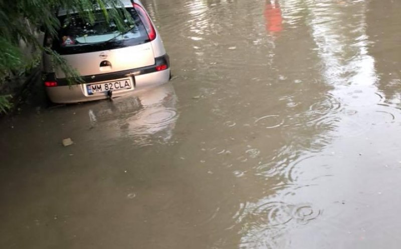 Furtună la Cluj. Subsoluri inundate în oraş şi Floreşti