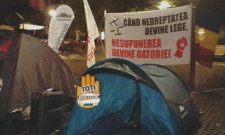 Golaniada 2.0. Mai mulţi protestatari şi-au adus corturi să doarmă în Piaţa Unirii