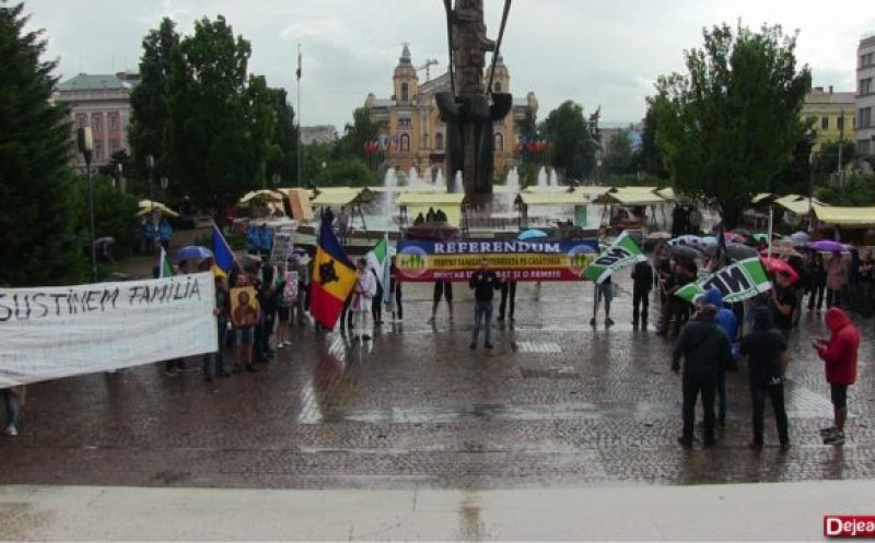 Doar 30 de oameni la Mitingul pentru Familie. Unii participanţi au adus cu ei icoane