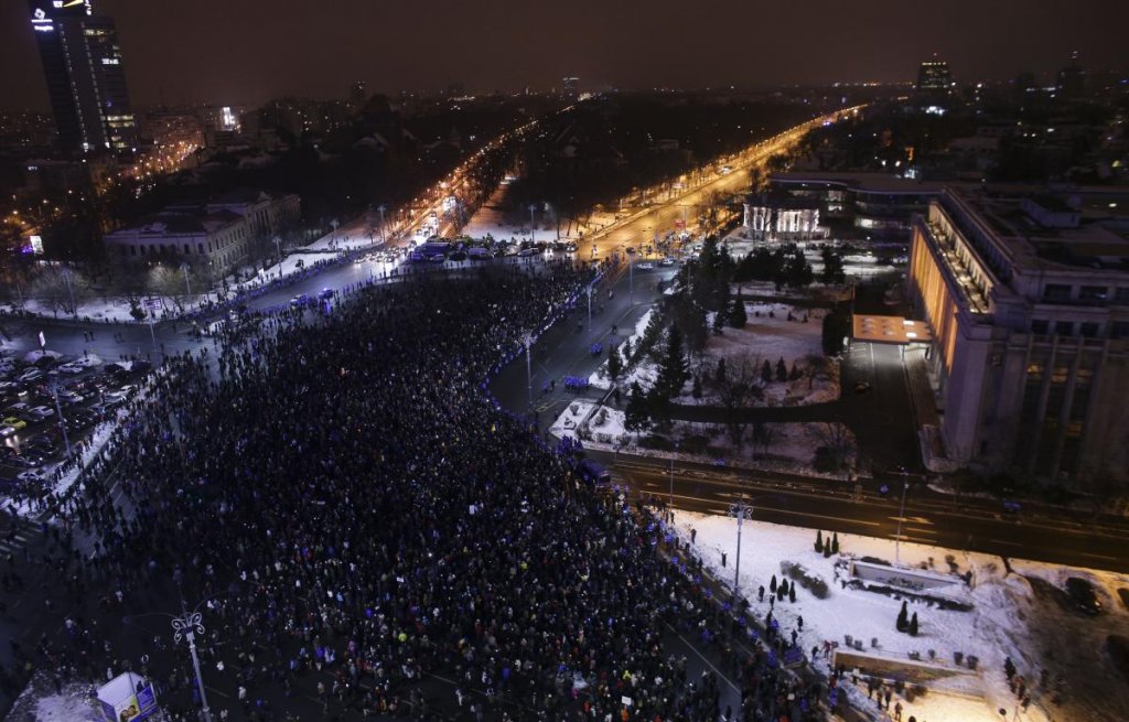 Iohannis cere societăţii civile să fie ALERTĂ, după anunţul privind emiterea de OUG