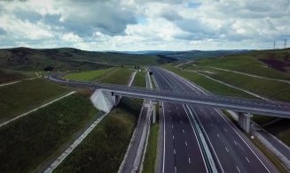 Noi imagini din dronă cu un lot al Autostrăzii Sebeş - Turda. "Cât timp își vor mai risca viața oamenii pe drumul național paralel?"